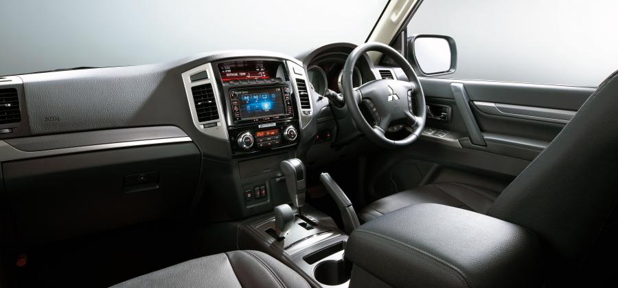 Интерьер Mitsubishi Pajero Final Edition 5-Door 2019 года  (JP) (фото 5 из 7)